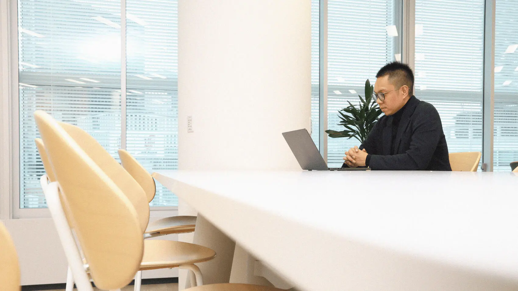 Erwin operating his PC while seated at his desk